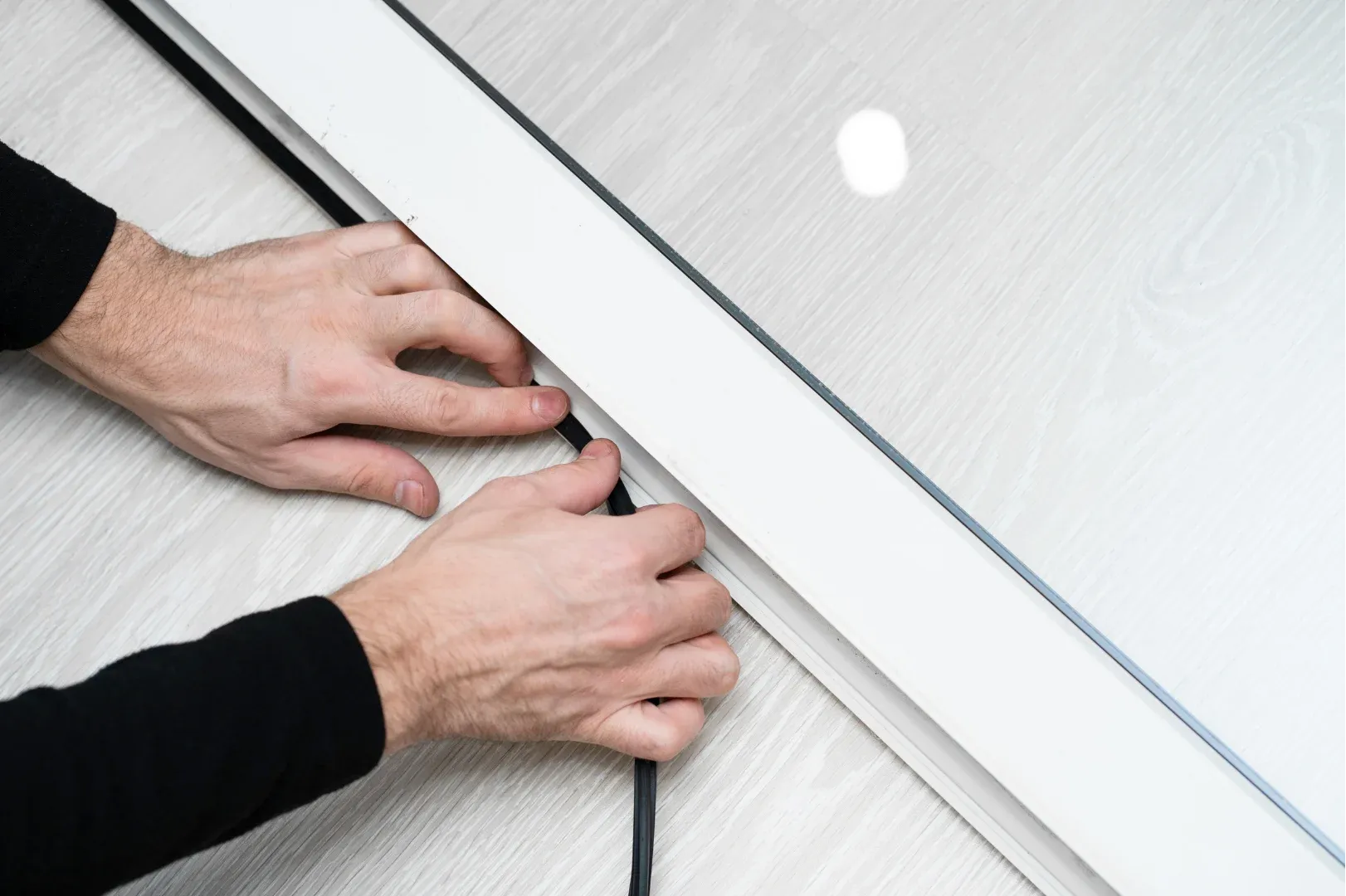 Foto dibutuhkan aplikasi silikon sealant