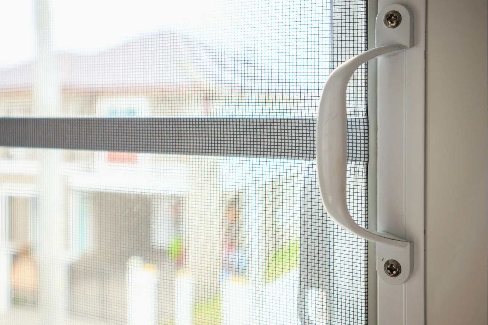 Detail mosquito screen dengan frame aluminium dan mesh fiberglass dari Power Trust