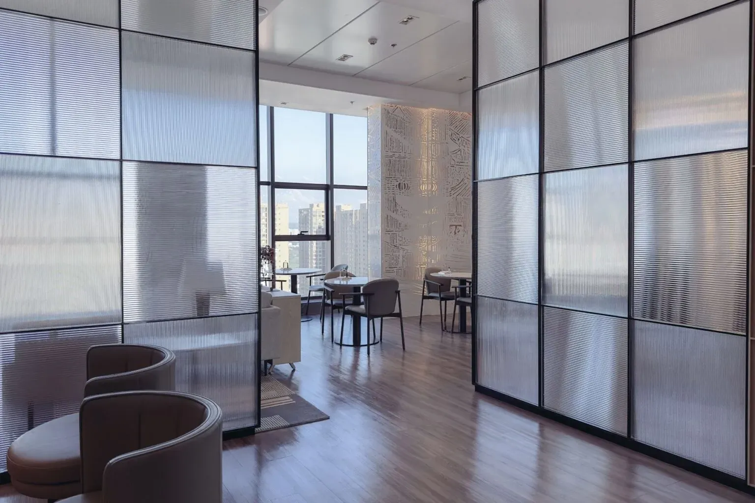 Panel patterned decorative glass dengan tekstur tiga dimensi dari Power Trust